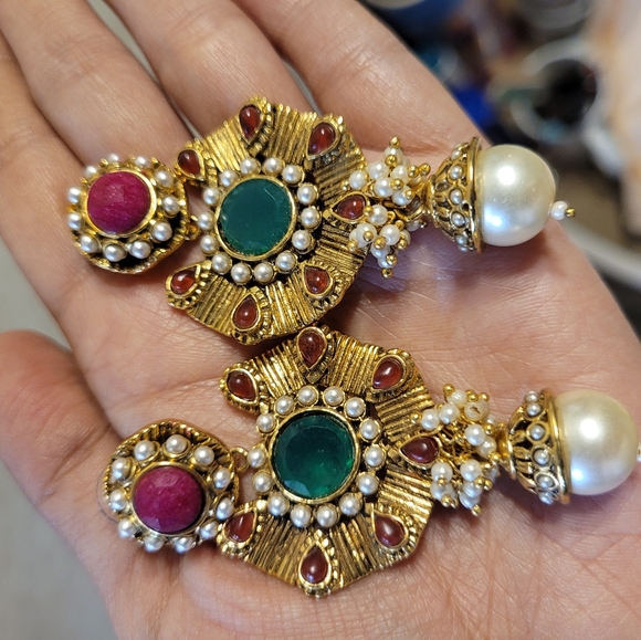 Sia Earrings - Picture 5 of 5